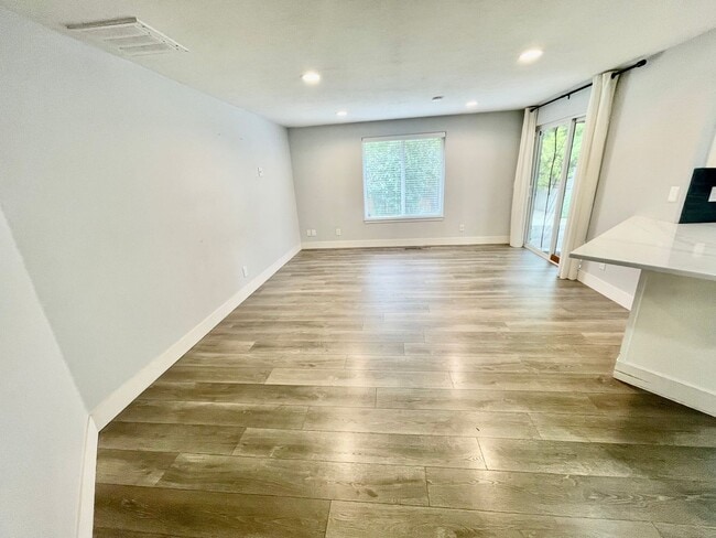 Building Photo - **$500 Move in Credit** 3 Bed/2 Bath Home.  Fresh and Modern Interior.  A/C, Garage, and Fenced Y...