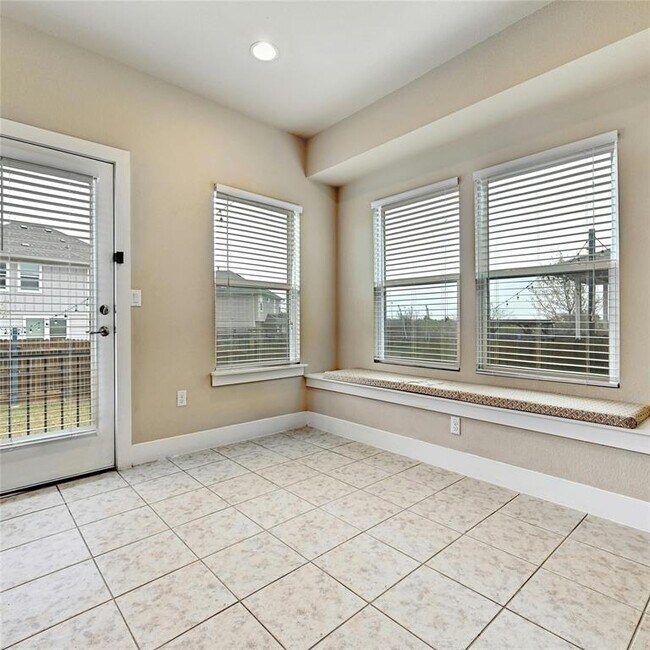 Building Photo - 8300 Brahma Dr