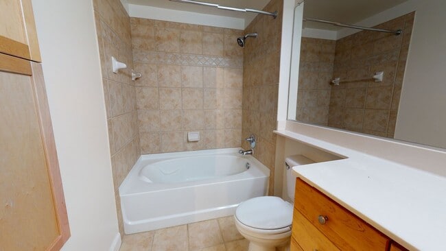 Building Photo - Logan Circle One Bedroom One Bath With Lar...