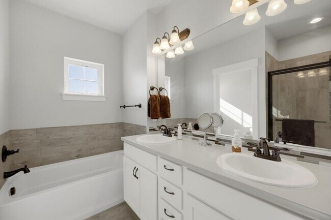 Building Photo - 2411 Trio Falls Dr