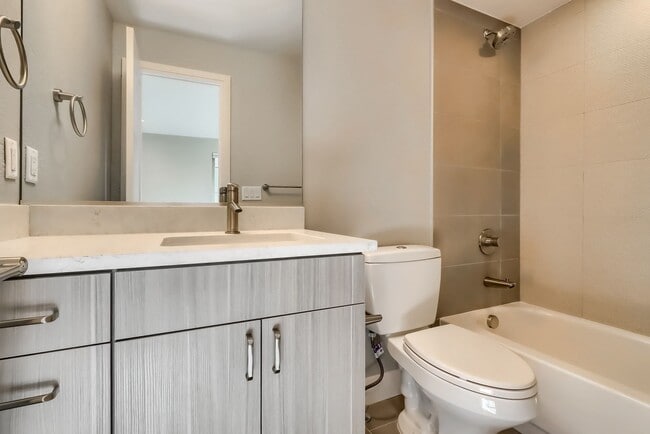 Building Photo - 3 bedroom Townhome + 2 Large Flex Spaces &...
