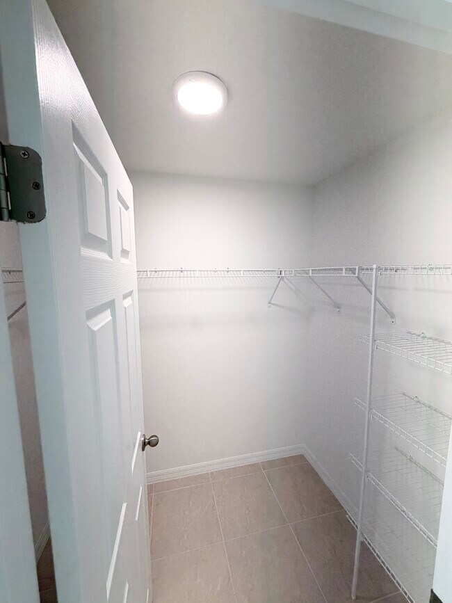 Building Photo - 2 Whee Pl