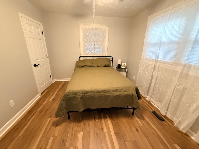 Building Photo - 4501 Greenfield Dr