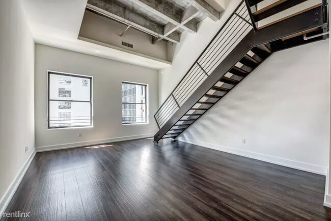 Building Photo - 2337 Bissonnet St