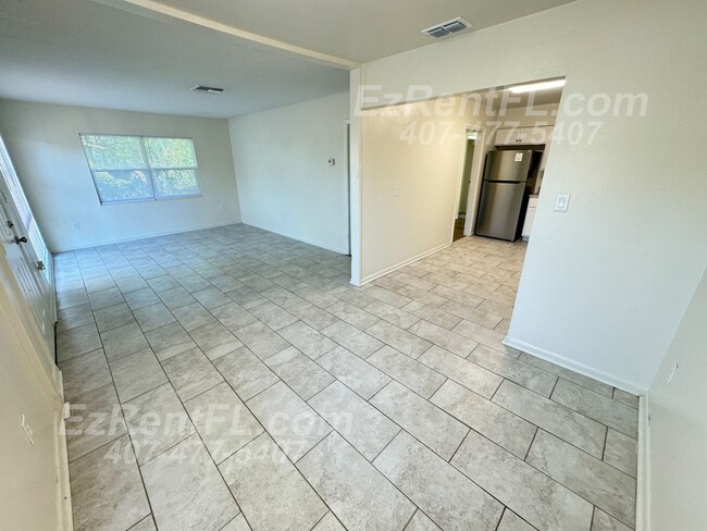Building Photo - Remodeled 3/2 in Orlando - Move-in Special...