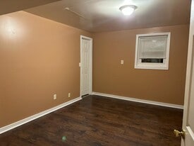 Building Photo - 662 Bailey Dr