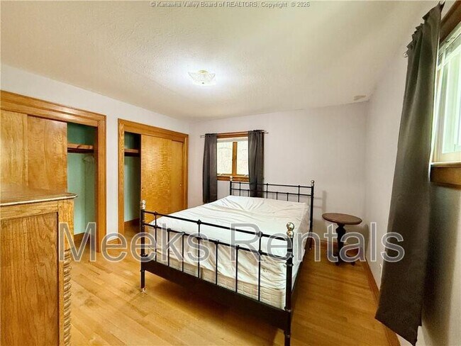 Building Photo - 3013 Ridgeview Dr