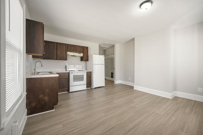 Building Photo - 373 Spring St