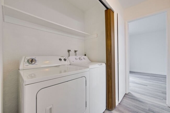 Building Photo - Welcome to this 3 bedroom 2 bath Just updated Townhome located in South San Jose.