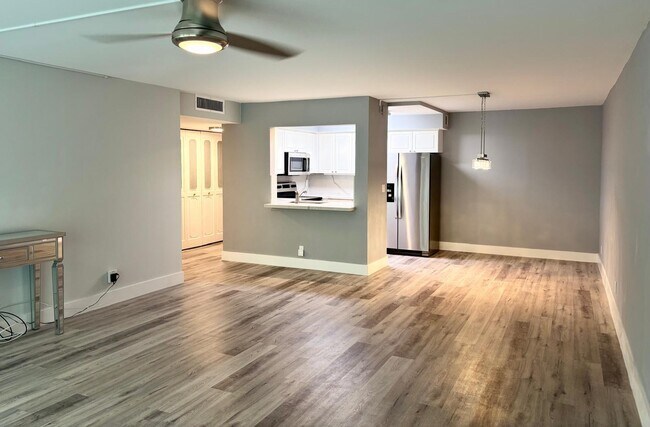 Building Photo - 1301 River Reach Dr