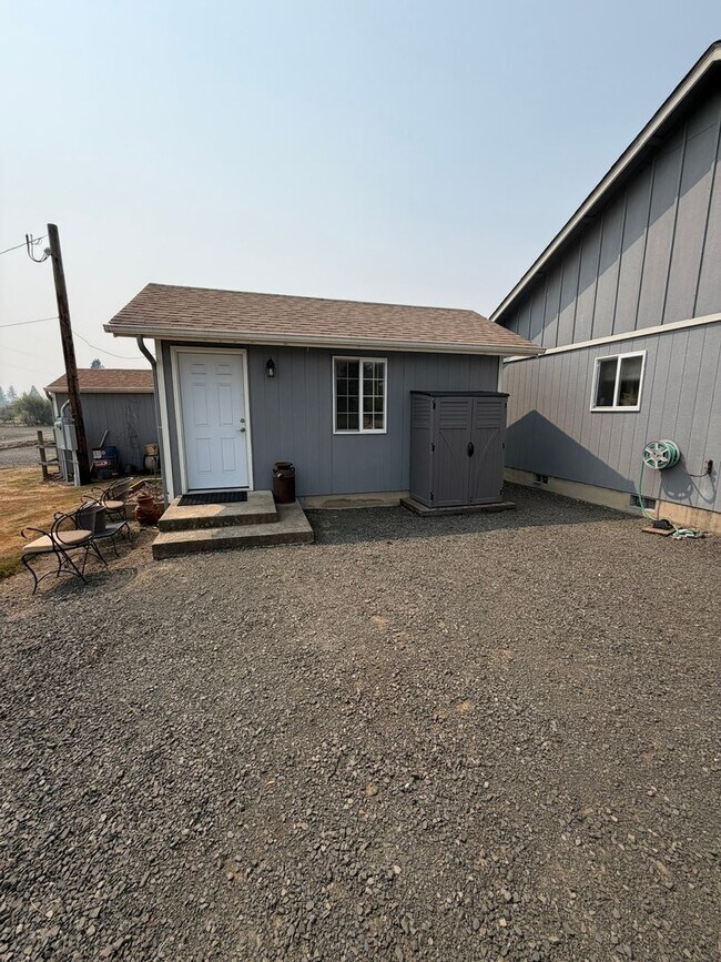 Building Photo - 1228 Cascade Dr