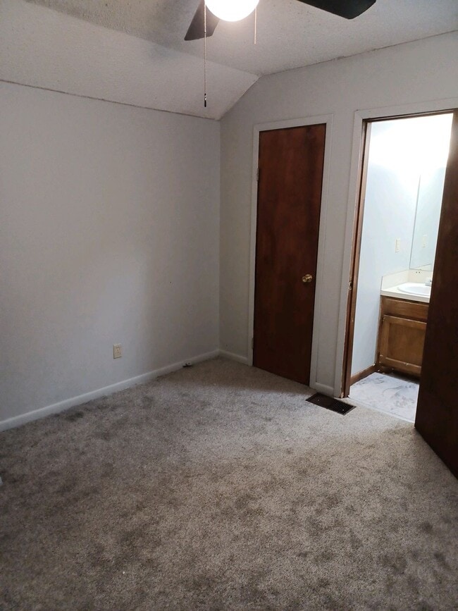 Building Photo - 403 Kennon Ln