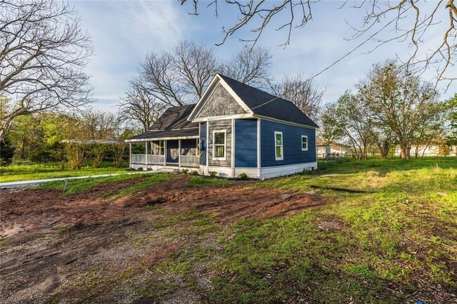 Building Photo - 710 S Pearl St