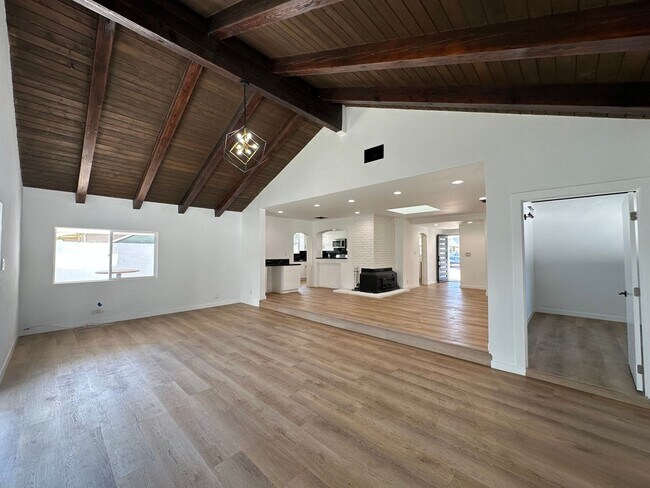 Building Photo - Beautiful Single story 4 Bedrooms 2 Baths ...