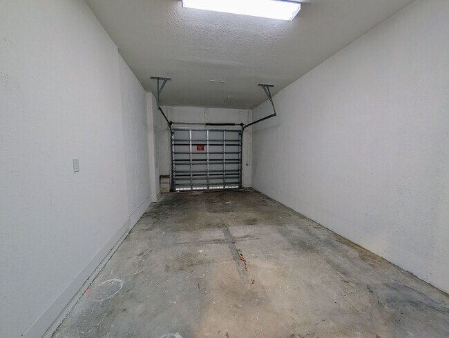 Building Photo - Spacious 3 Bedroom / 3.5 Bathroom Townhome for Rent – Miami
