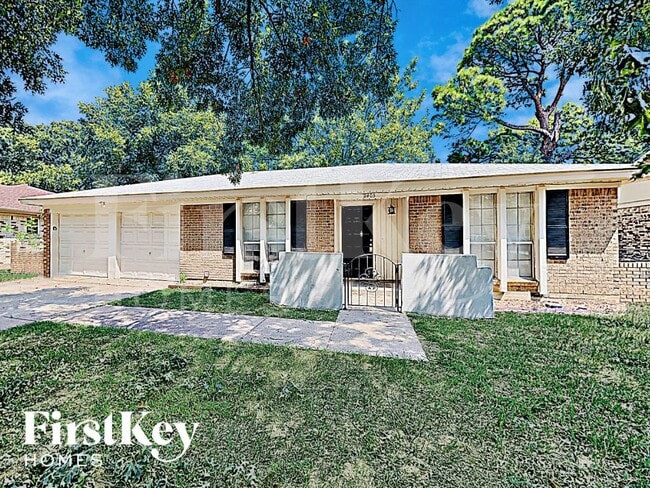 Building Photo - 2405 Laredo Ct