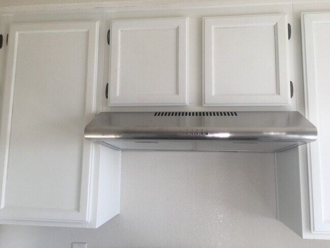 Building Photo - Update unit!!