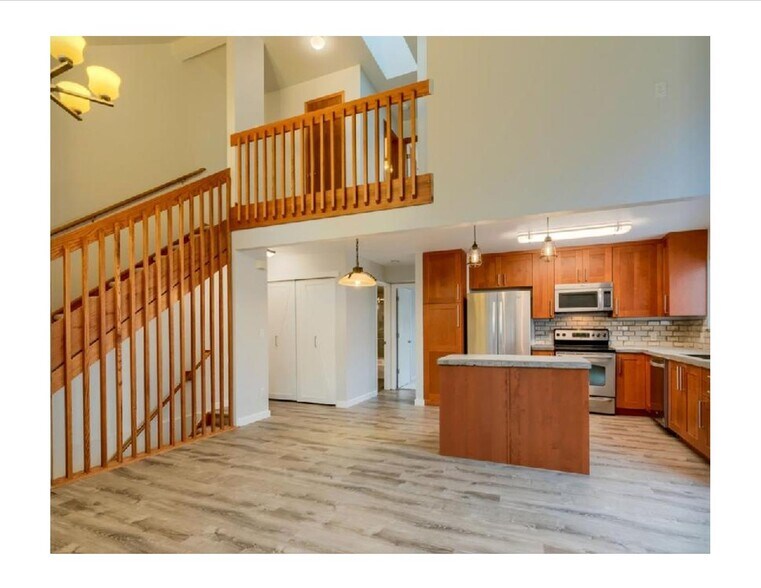 Living Room - 2929 Ross Dr