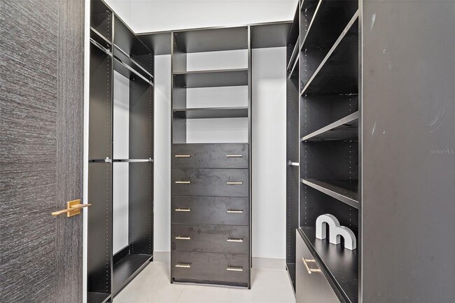 Building Photo - 585 Dolphin Ave SE