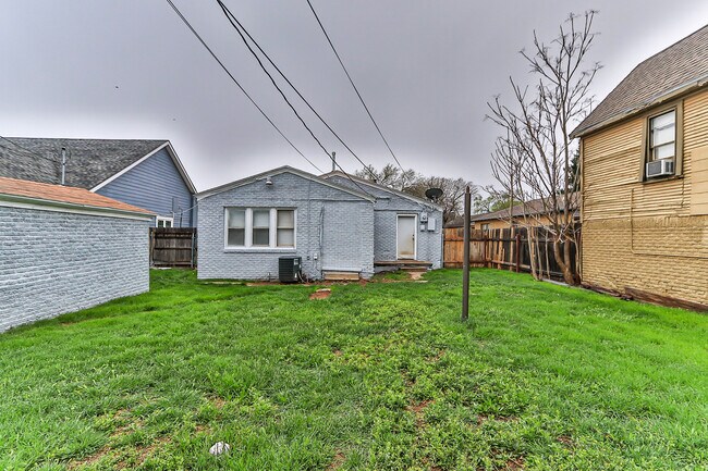 Building Photo - 2310 15th St