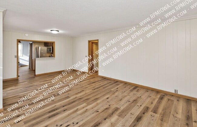 Building Photo - 3620 E 7th St