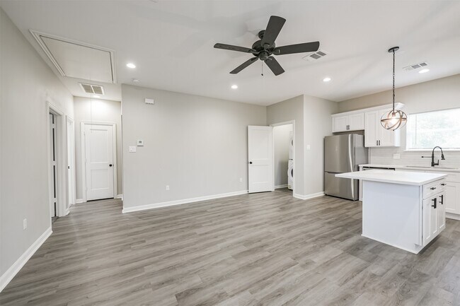 Building Photo - 4405 Mallow St