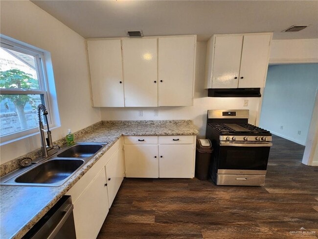 Building Photo - 22 S 6th St