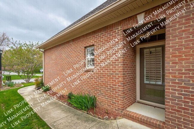 Building Photo - Beautiful large 1800 sf 3/2 for $2000 Townhome in Hixson with a garage and attic storage!