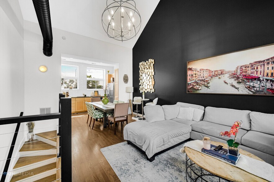 Building Photo - 2828 N Talman Ave