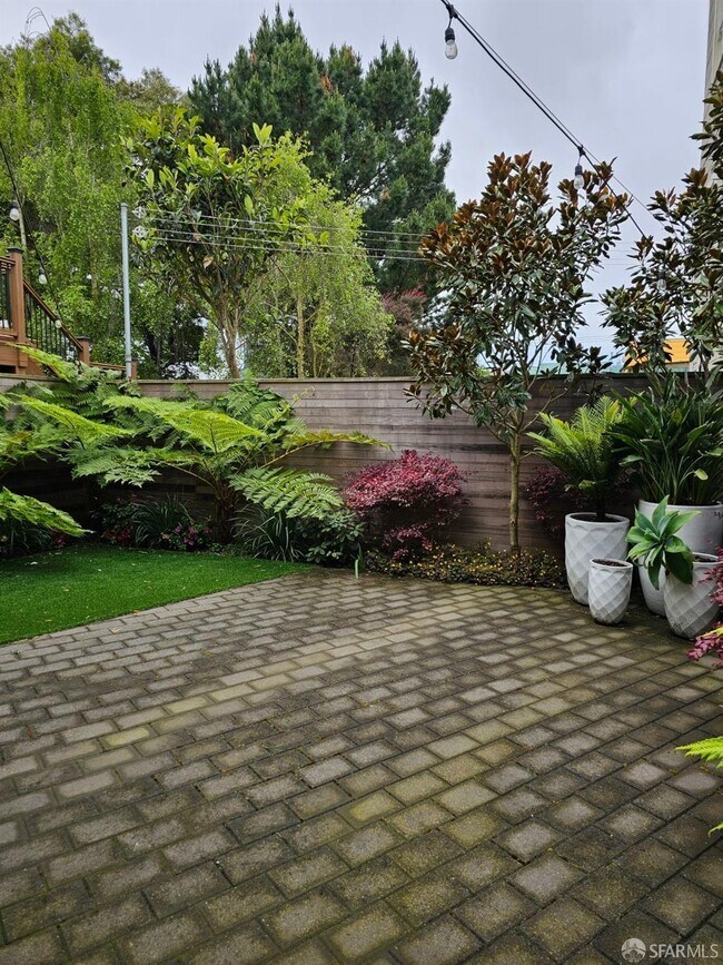 Building Photo - 615 15th Ave