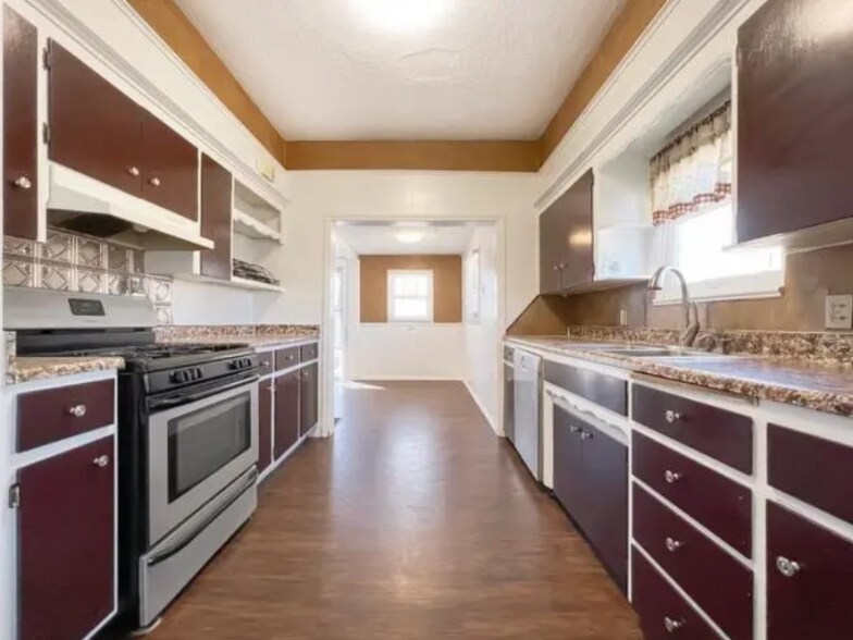 Building Photo - 746 N 5th St