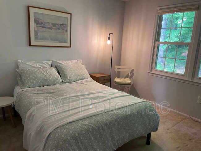 Building Photo - 1917 Agate Dr