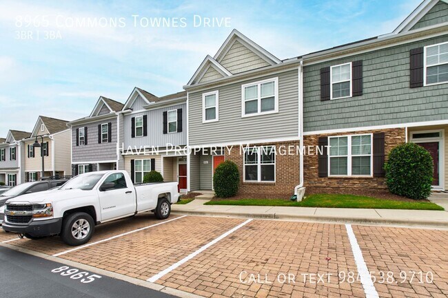Building Photo - 8965 Commons Townes Dr