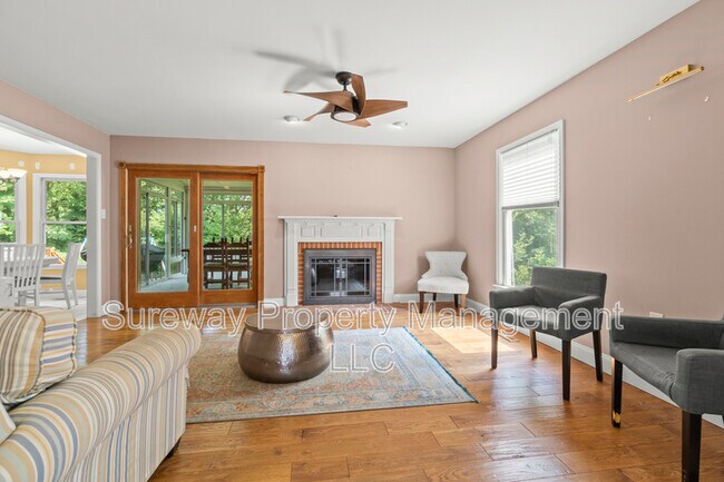 Building Photo - 100 Westwood Hill