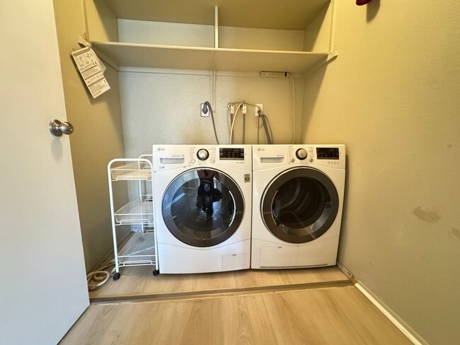 Building Photo - Bright and Airy 2Bd/2Ba Condo w/AC, W/D an...