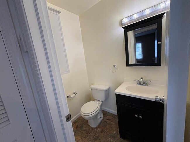 Building Photo - 120 Cypress Club Dr