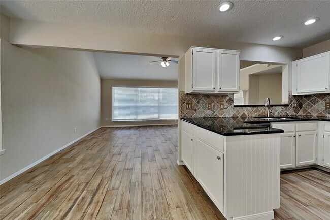 Building Photo - 2915 Bentley Ct