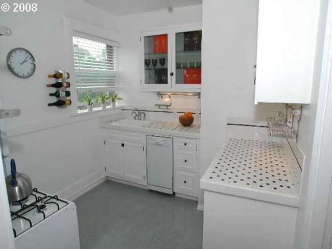 Building Photo - City of Portland Condo Studio, Great Location!