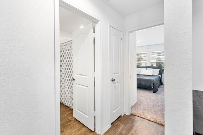 Building Photo - 21611 Flowering Gdn Ln