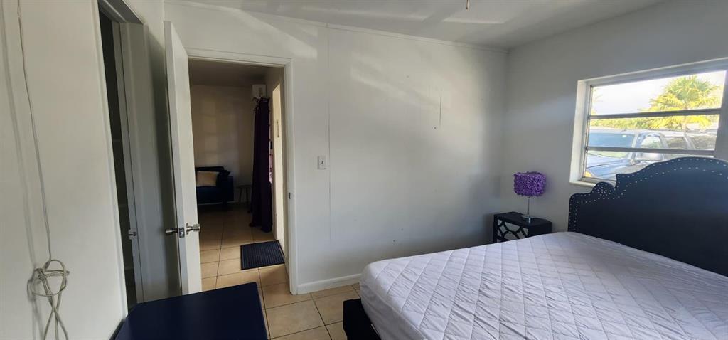 Building Photo - 2036 NE 26th St