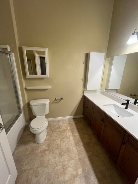 Building Photo - 1177 Northfield Rd