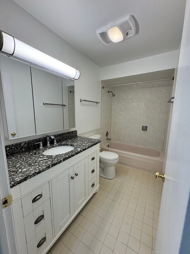 Building Photo - 1920 Cherry Ln