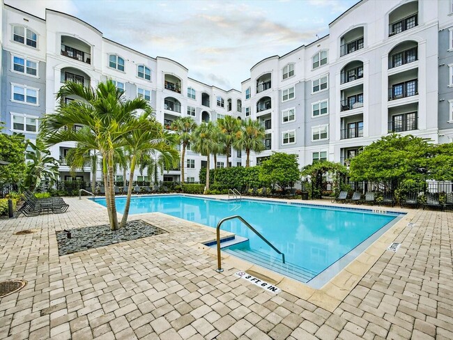 Building Photo - Downtown stunner! 1-Bed / 1-Bath in the Gr...