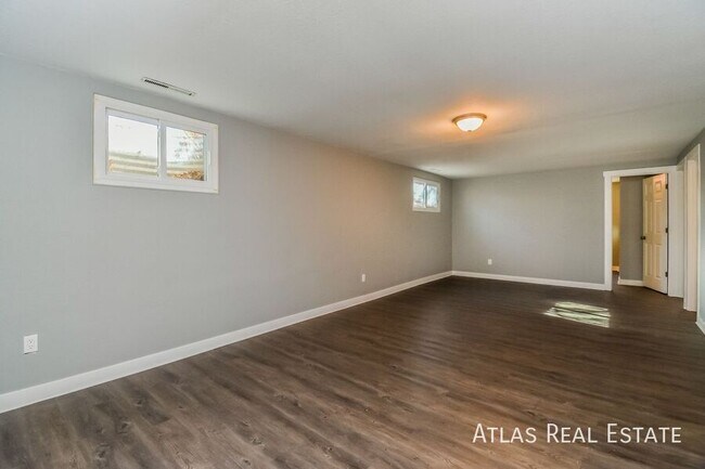 Building Photo - 4644 Scenic Cir