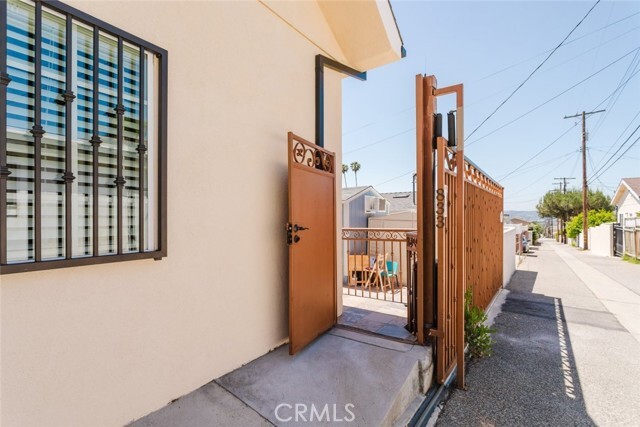 Building Photo - 833 E Verdugo Ave