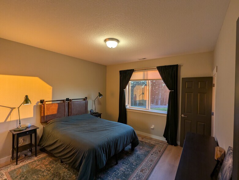 Building Photo - 342 Helens Ln