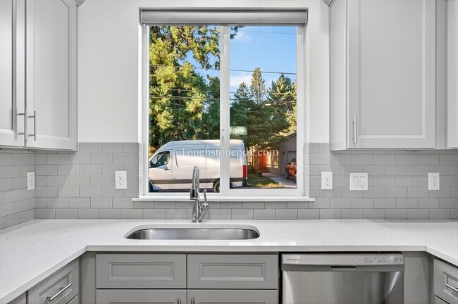 Building Photo - 2024-MUIR4