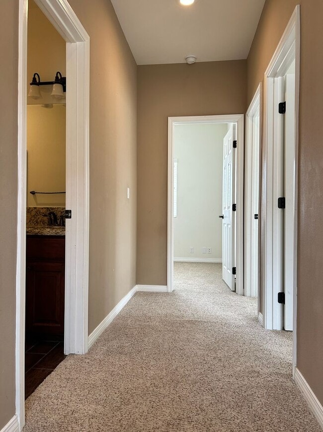 Building Photo - Please Contact Vaughn Realty to set up an ...