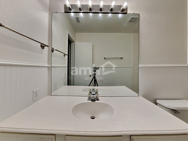 Building Photo - 828 Norfolk Dr