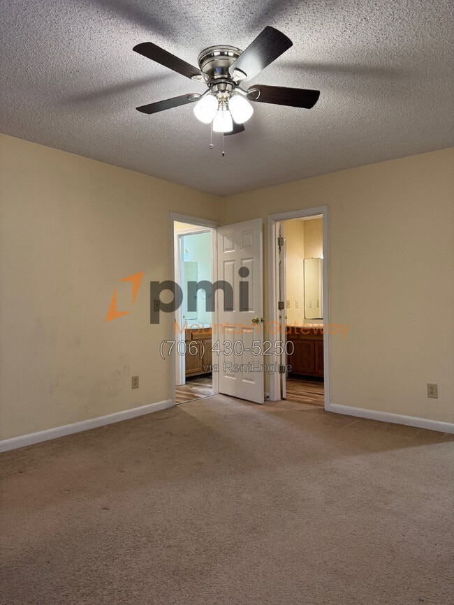 Building Photo - 134 Primrose Dr